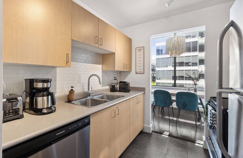 Downtown Vancouver Apartment | Centrally located stylish apartment in Downtown Vancouver!