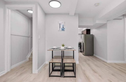 Highland Park House | Centre Street 4 bed Entire Suite 04