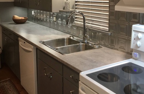 Rideau Lakes House | Century Home with Hot Tub and Pool Table