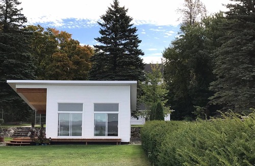 Saint-Michel-de-Bellechasse House | Chalet in the heart of an estate facing the Island of Orleans on the banks of the St. Lawrence