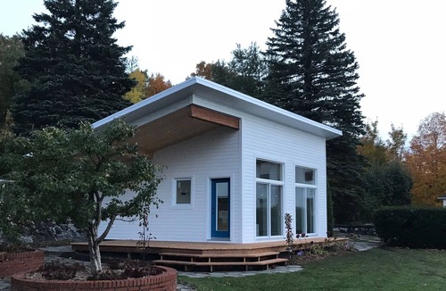 Saint-Michel-de-Bellechasse House | Chalet in the heart of an estate facing the Island of Orleans on the banks of the St. Lawrence
