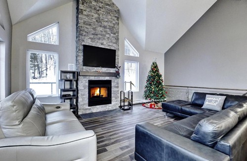 Stoneham Ski Chalet | Chalet 06 Chemin Blanc by Les Chalets Alpins