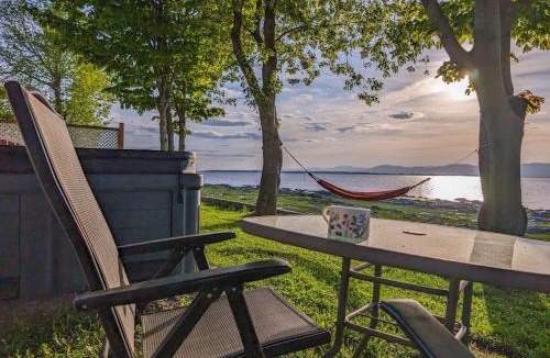 Cap-Saint-Ignace Ski Chalet | Chalet #7 Waterfront with Spa Fireplace Wifi & AC