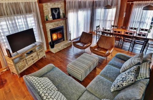 Stoneham Ski Chalet | Chalet 9006 Chemin des Alpages by Les Chalets Alpins