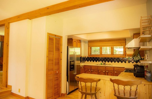 Val-des-Lacs Ski Chalet | Chalet au Lac-Quenouille à louer/Cottage at Quenouille Lake
