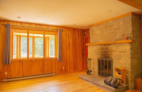Val-des-Lacs Ski Chalet | Chalet au Lac-Quenouille à louer/Cottage at Quenouille Lake