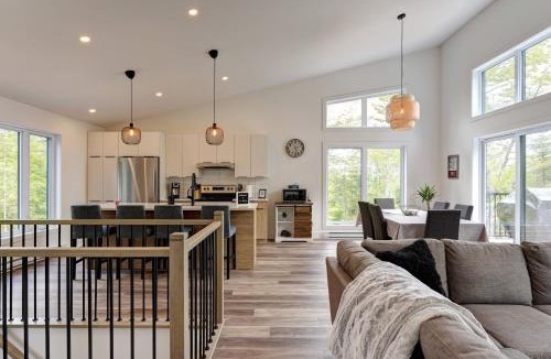 Chertsey Ski Chalet | Chalet Aube with Spa, Beach & Lake