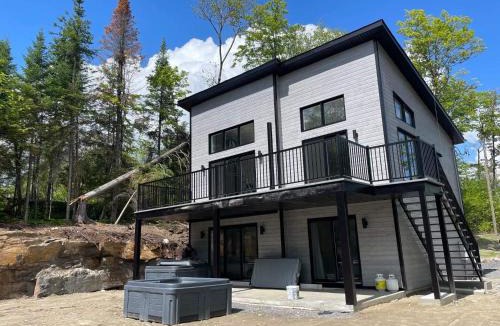 Chertsey Ski Chalet | Chalet Aurore, Nature Escape, Spa and Relaxation