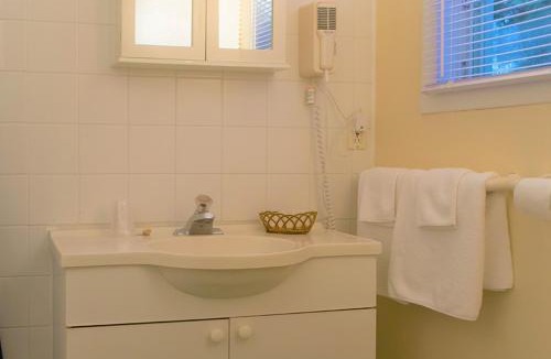 Beaconsfield Hotel | Chalet Beaconsfield Motel