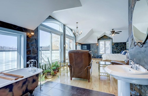 Pincourt Ski Chalet | Chalet Chaleureux Sur Le Bord De L'eau Naviguable