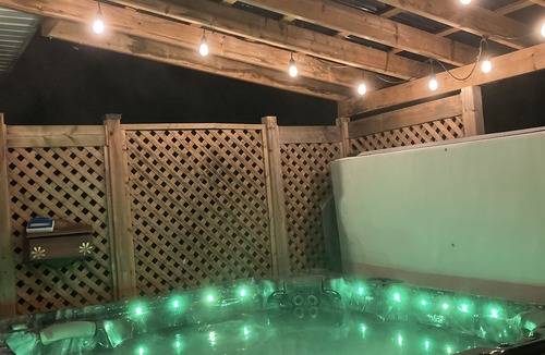 Saint-Remi-de-Tingwick Ski Chalet | Chalet du Ruisseau Avec Spa - Ski, Quilles, Golf, Lac ou Détente?