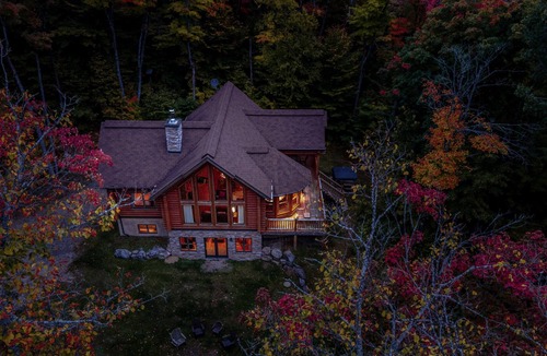 Riviere-Rouge Ski Chalet | Chalet Deer Lodge - 5 Bedrooms with Lake Access, Hot Tub and Pool Table