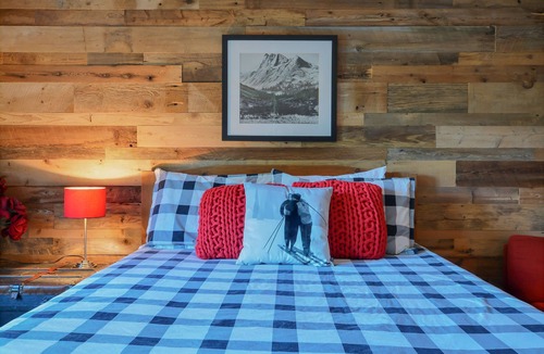 Sainte-Anne-du-Lac Ski Chalet | Chalet des Grands Espaces Verts- with spa and breathtaking waterfront views