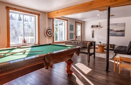 Mauricie Ski Chalet | Chalet du Loup - Spa & Game room