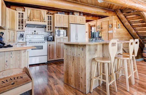 Disraeli Cabin | Chalet en bois rond au bord du Lac Aylmer