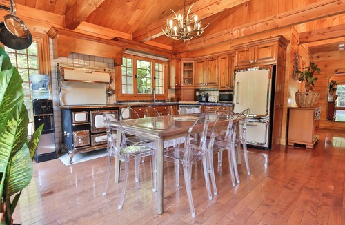 Chertsey Cabin | Chalet en pleine nature avec 80 acres de terrain et SPA!