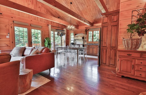 Chertsey Cabin | Chalet en pleine nature avec 80 acres de terrain et SPA!