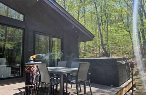 Lac Superieur Village House | Chalet FEU en pleine nature à Tremblant.