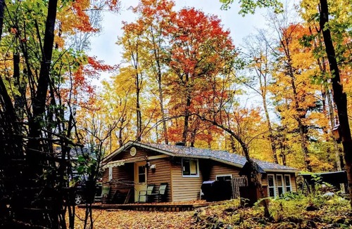 Val-des-Monts Ski Chalet | Chalet Hakuna Matata Enchanted Cottage