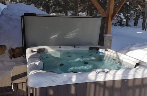 Chertsey Ski Chalet | Chalet Harmonie: By the Lake & Spa