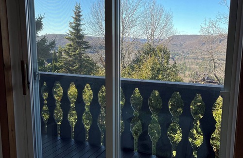Piedmont Ski Chalet | Chalet Laurentides. Ski in/Ski out