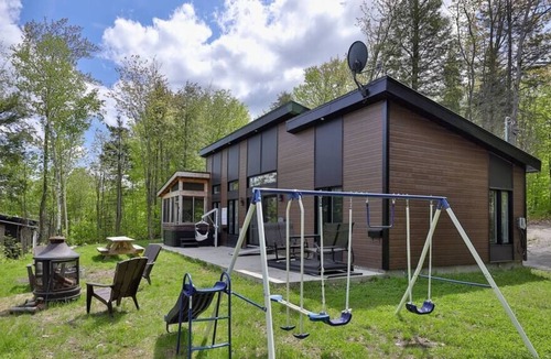 Chertsey Ski Chalet | Chalet le loup- SPA- Bord du lac lili- Petfriendly