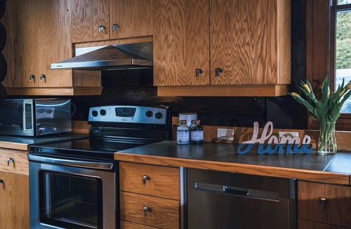 Lac Superieur Village Ski Chalet | Chalet Le Luxueux with spa - Mont-Tremblant region