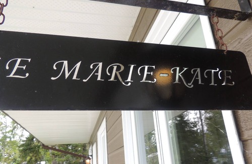 Larouche Ski Chalet | Chalet Marie-Kate on the edge of the Lake