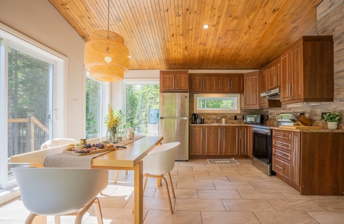 Chertsey Ski Chalet | Chalet Ohana - Intimate forest and spa - Pets welcome!