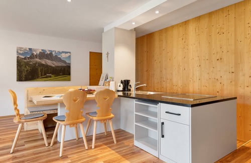 Funes Ski Chalet | Chalet 'Petrunderhof Sommertraum' with Mountain View, Shared Terrace and Wi-Fi