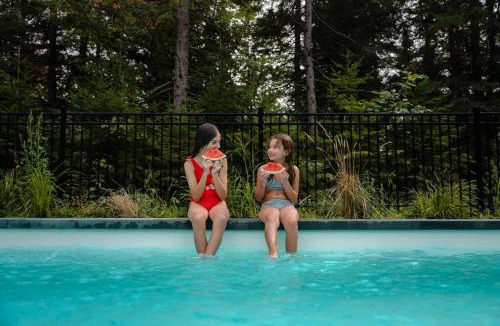 Fiddler Lake Resort Ski Chalet | Chalet Red Deer Spa at Fiddler Lake