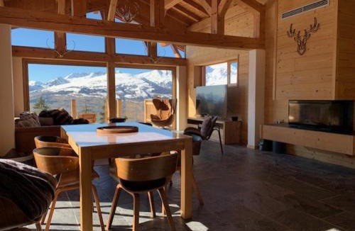 Arc-1800 Ski Chalet | Chalet spacieux et rénové · Terrasse · Capacité 10 personnes · Wifi gratuit - FR-1-346-570