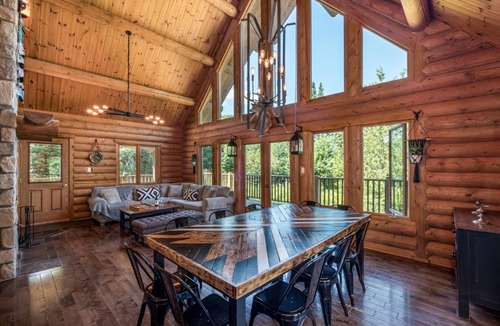 Labelle Ski Chalet | Chalet Tarzan - Spa, Nature & Near MontTremblant