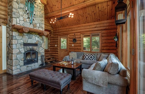Labelle Ski Chalet | Chalet Tarzan - Spa, Nature & Near MontTremblant