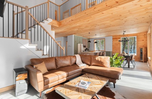 Amherst Ski Chalet | Chamonix Kanata Tremblant (140 Pavillon-Kanata)