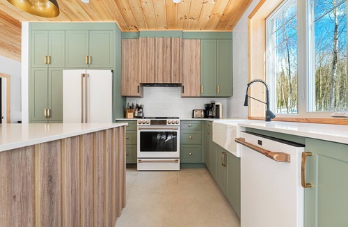 Amherst Ski Chalet | Chamonix Kanata Tremblant (140 Pavillon-Kanata)