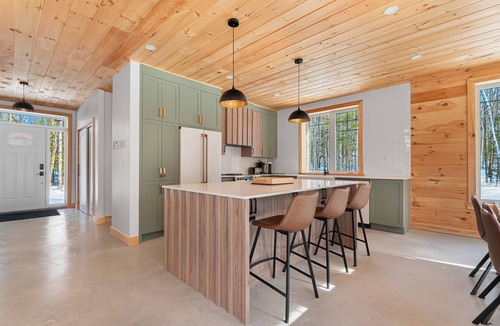 Amherst Ski Chalet | Chamonix Kanata Tremblant (140 Pavillon-Kanata)