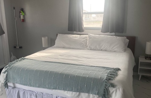 Souris Hotel | Chapel Suites - Deluxe King Suite