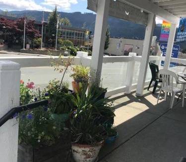 Port Alberni House | Char's Landing Hostel
