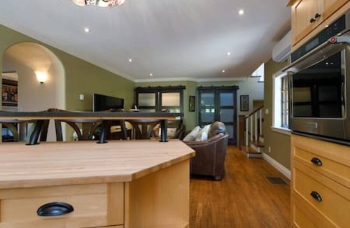 Saanich House | Character Stay across Swan Lake Nature Sanctuary