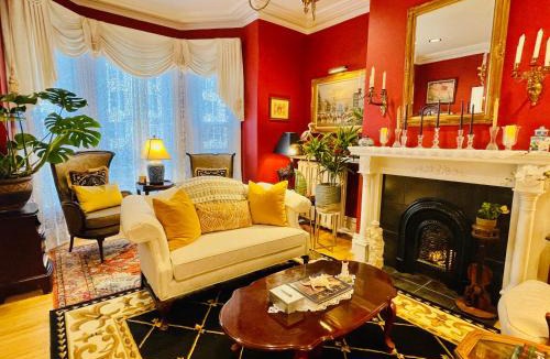 Queens Square Bed & Breakfast | Charlotte's Rose Inn