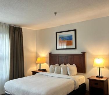 Queens Square Hotel | Charlottetown Inn & Conference Centre