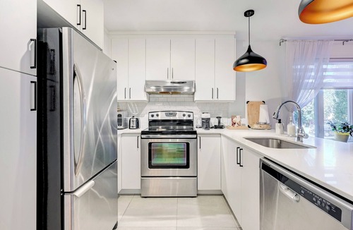 Pointe-Saint-Charles Condo | - CHARM, COMFORT, AND IDEAL LOCATION - COZY CONDO IN VERDUN - ALL INCLUSIVE!