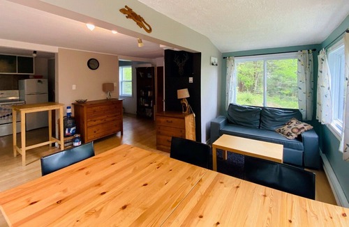Saint-Sauveur Ski Chalet | Charmant petit chalet dans la forêt