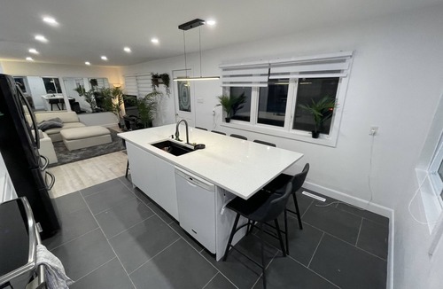 Terrebonne House | Charmante Maison Fraîchement Rénovée 3 Chambres 2 Salles de Bain Nouveau