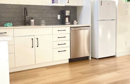 Roberts Creek Apartment | Charming 1-bedroom apartment in Roberts Creek with WiFi.