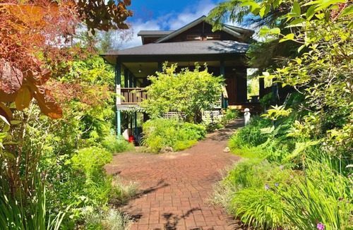 Bowen Island Condo | Charming 1-bedroom Hilltop King Suite