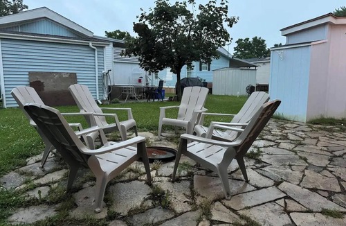 Sherkston Cabin | Charming 2-bedroom cabin with WiFi and AC in delightful Port Colborne