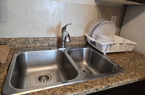 Symons Valley House | Charming 2-Bedroom Basement Suite: Comfort & Convenience Await in Prime Location