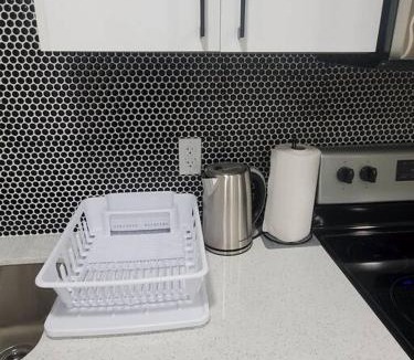 Northeast Edmonton Apartment | Charming 2-Bedroom Basement Oasis Sleeps 5,Size-150sqm, Netflix, family friendly